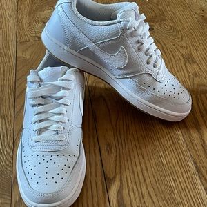 Nike Womens Court Vision Low